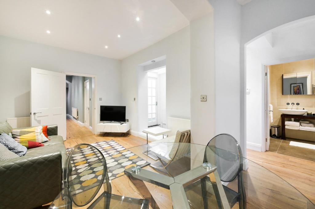 Cozy Hideaway In South Ken! Apartment Londra Exterior foto